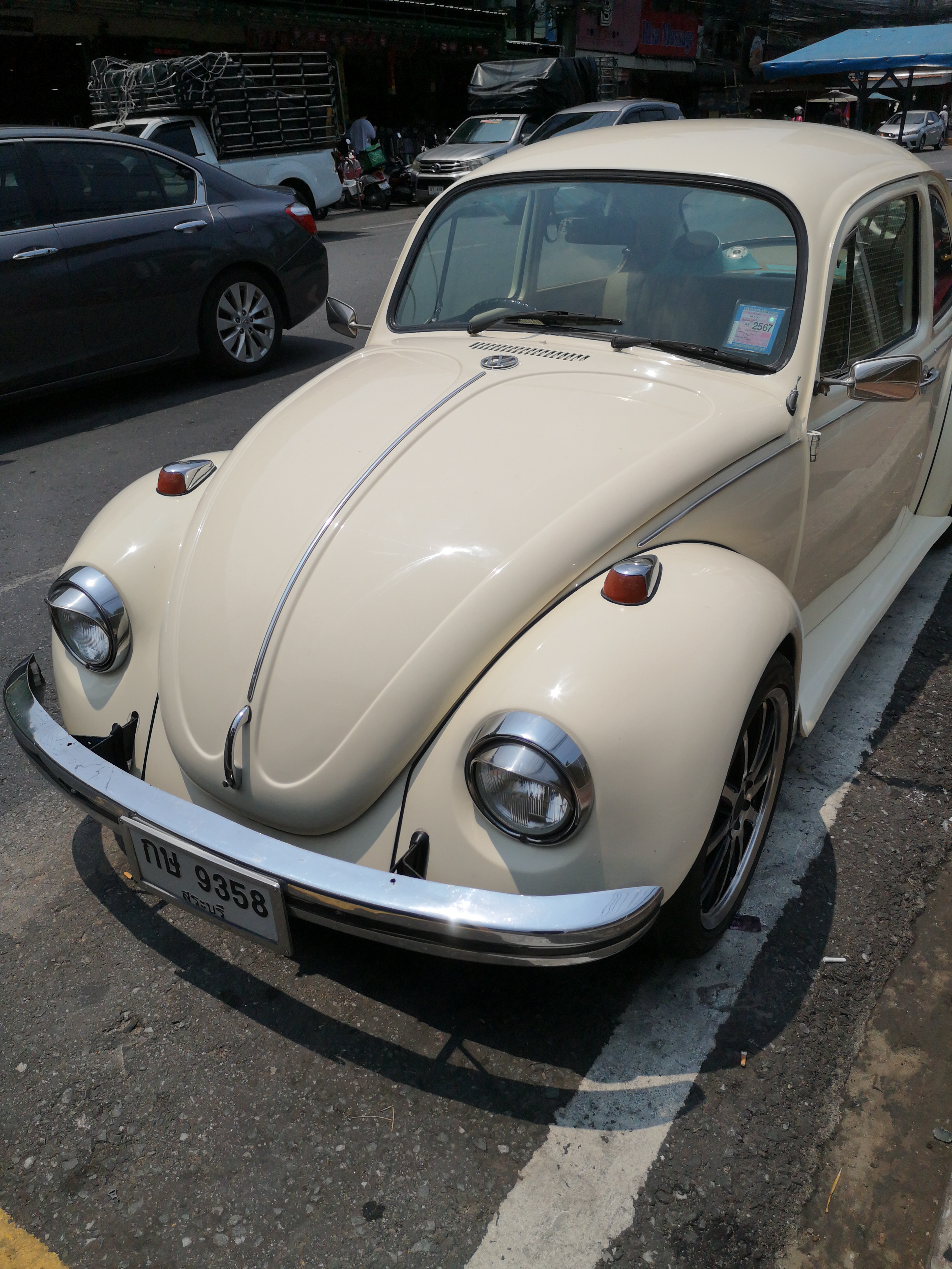 Farbfoto von dem selten gewordenen Volkswagen. Fotograf: Erwin Thomasius.