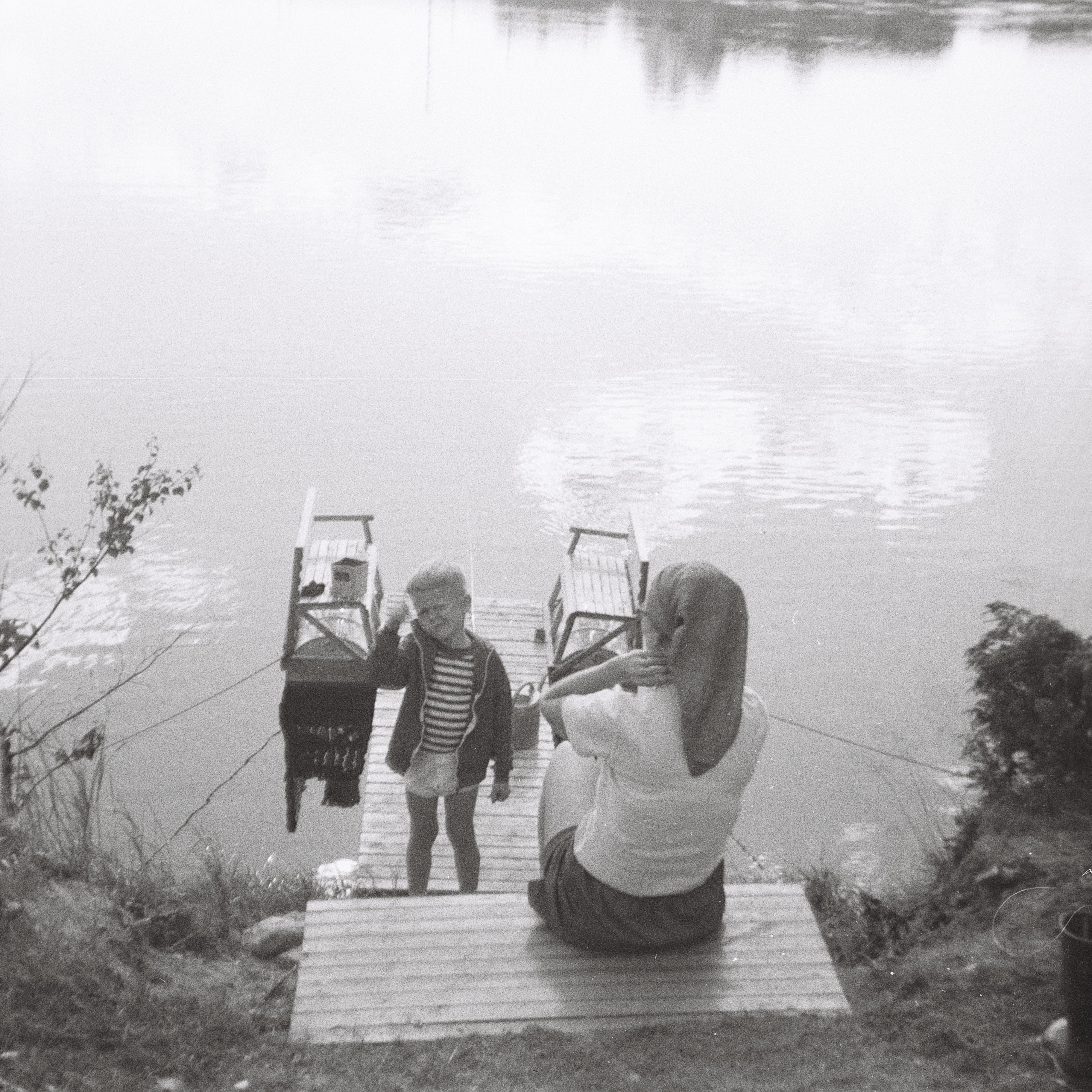 Ein Steg auf einer Insel in dem Fluss Oulu-Joki in Finnland. Foto: Erwin Thomasius. 1967.