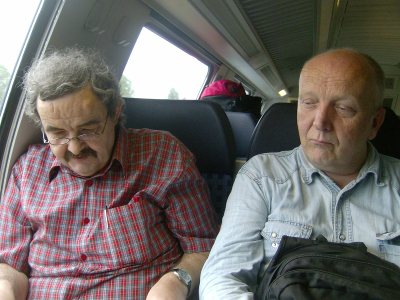 Farbfoto: Ekki und Erwin Thomasius in der Eisenbahn bei ihrer Bahnfahrt nach Goslar am Sonntag, dem 7. August im Jahre 2011. Foto: R.I.
