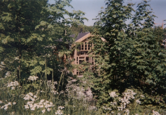 Photo: Der Rohbau eines neuen Hauses in Christiania im Mai 2002. Copyright by jen.