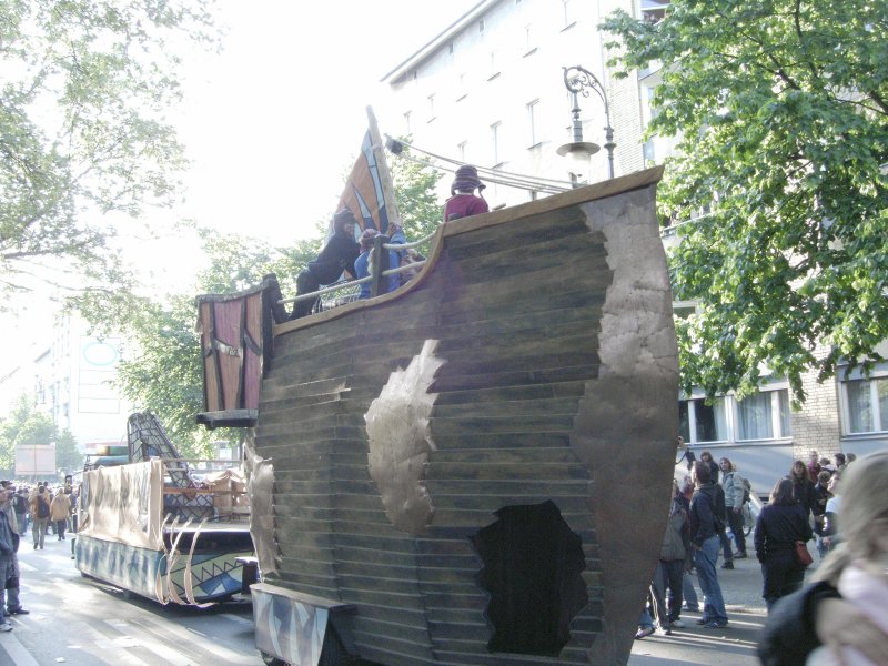 Photo vom Karneval der Kulturen in Kreuzberg in Berlin am Sonntag, dem 15. Mai 2005. Photo: Kim Hartley.