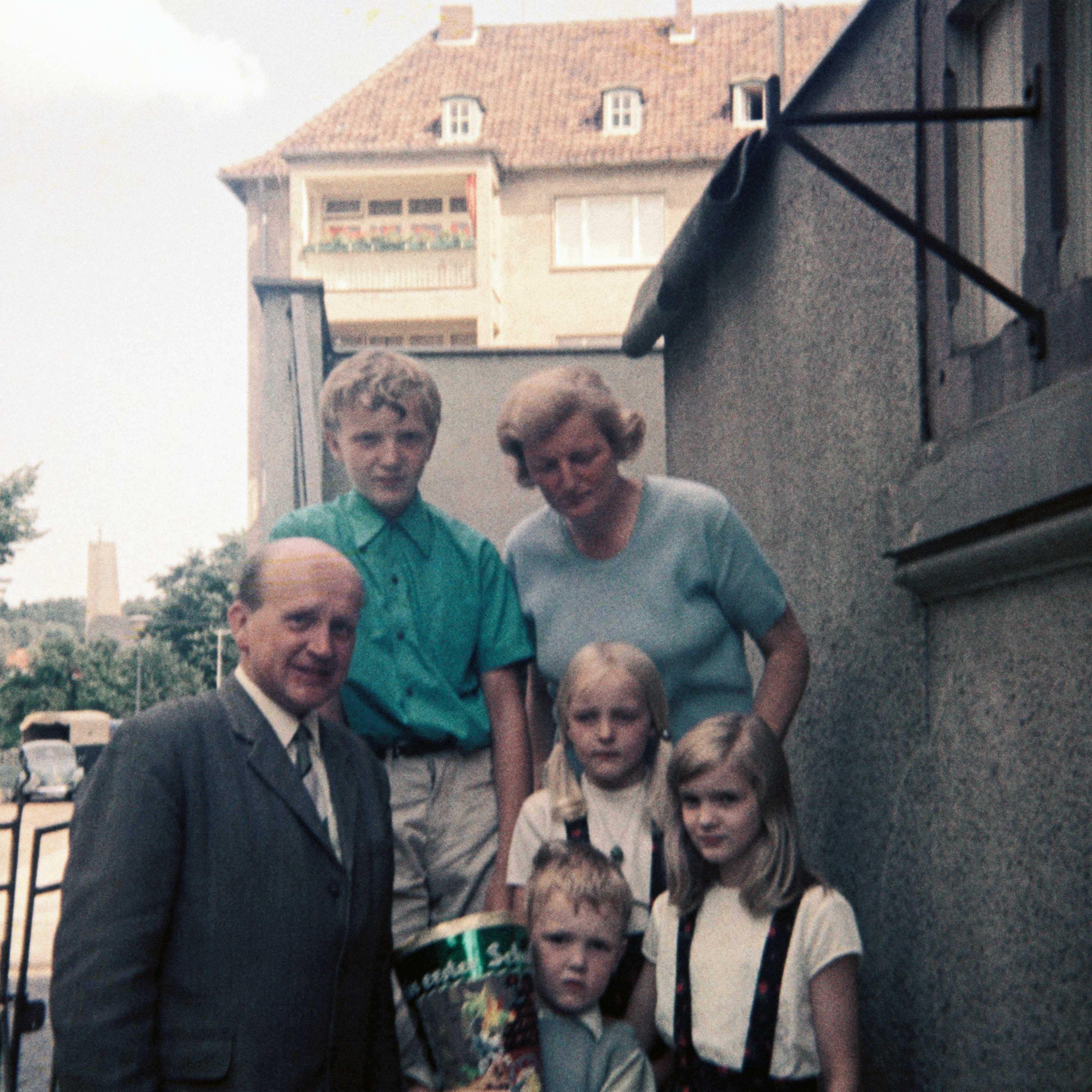 In der Struckmannstrasse/Ecke Sprengerstrasse in Hildesheim im Jahre 1967. Farbfoto.