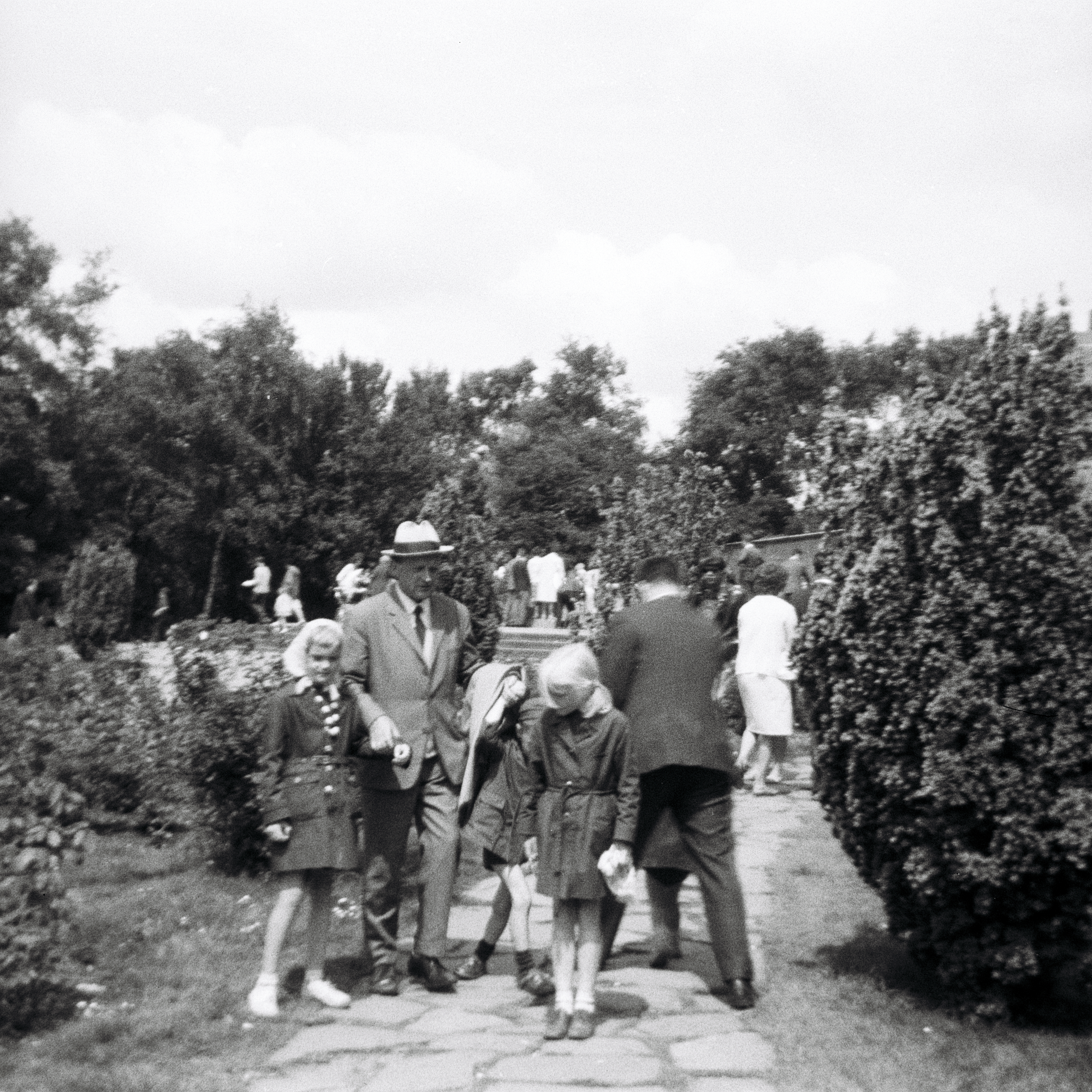 Foto von einem Zoobesuchern aus Hildesheim im Rotterdamer Zoo. 1966.
