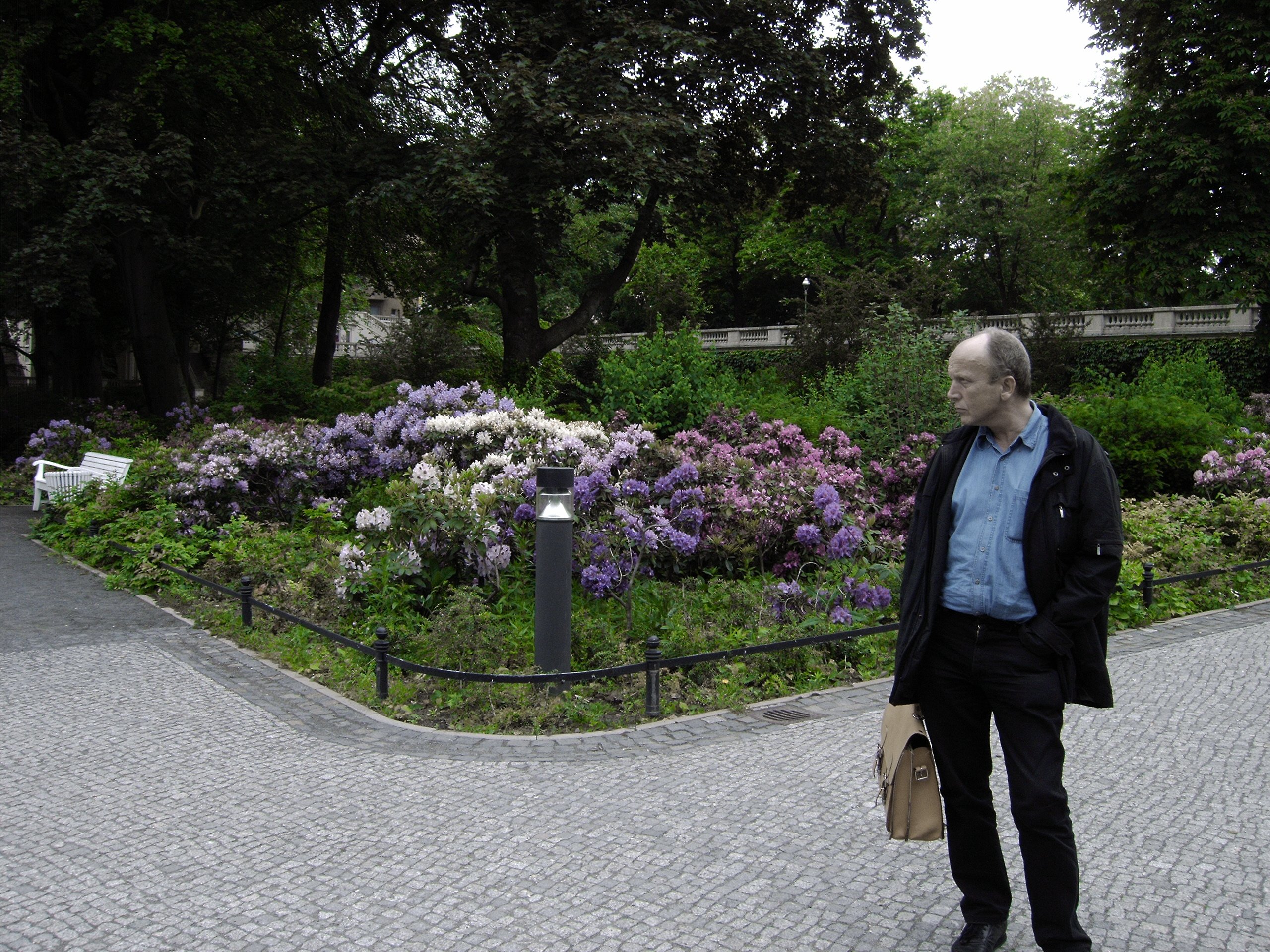 Erwin Thomasius im Körnerpark in Neukölln in Berlin im Juni 2004. Copyright by Kim Hartley.