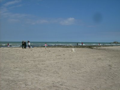 Farbphoto: Sandstrand in Warnemünde. Juni 2009. Photograph: Bernd Paepcke.